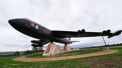 8 dead as B-52 bomber crashes at Edwards Air Force Base in California