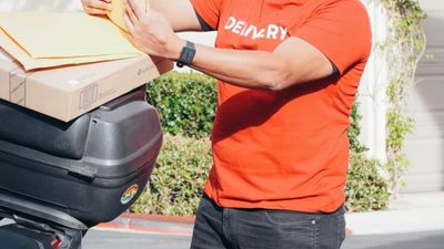 Wisconsin woman says a DoorDash driver sent her personal messages and asked for her phone number after a no-contact delivery