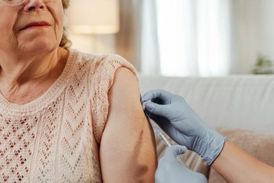 7 Vaccines Doctors Recommend for Adults Over 50