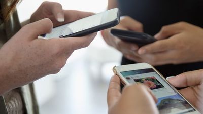 Brain experts tell the UK government there's 'very little' scientific evidence that phones are harming kids — but a social media ban is going ahead anyway
