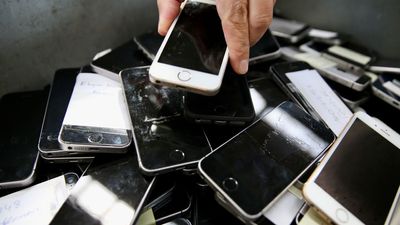 Uni researchers plan to build a low-carbon data center hivemind from 2,000 Pixel smartphones—with Google's help, no less