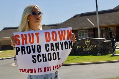 Paris Hilton returns to Utah ‘troubled teen’ facility where she was allegedly abused