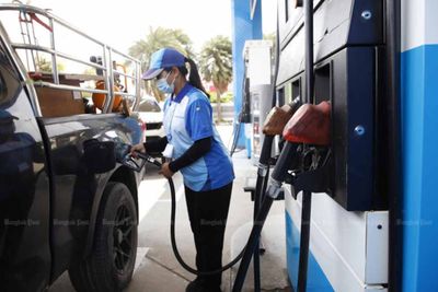 Fuel prices down 1-1.20 baht a litre