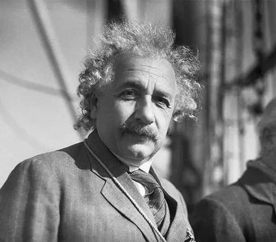 Best quote of the day by Albert Einstein: 'The distinction between the past, present, and future is only a stubbornly persistent illusion.'