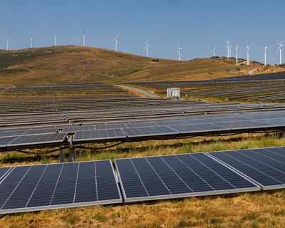 Spanish households save €10 a month thanks to renewables expansion, report finds