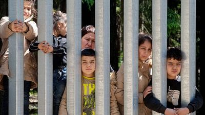 Fact check: Is the EU fining member states that don't accept migrants?