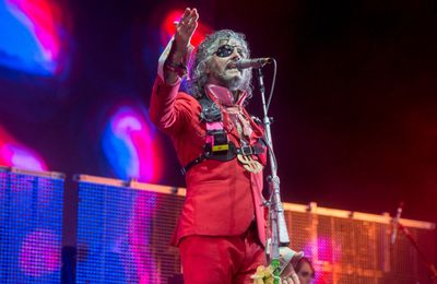 The Flaming Lips axe show as frontman Wayne Coyne battles pneumonia