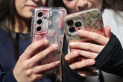 Chinese social media firm Xiaohongshu taps Goldman, CICC to work on Hong Kong IPO