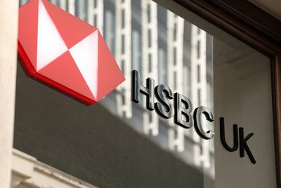 HSBC launch £220 offer to switch banks - but how does it stack up against the competition?