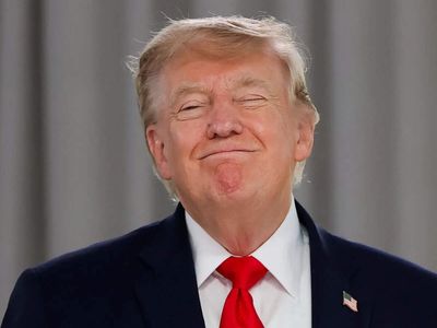 Trump's unusual stock frenzy: Portfolio shows 3,600 trades in 90 days