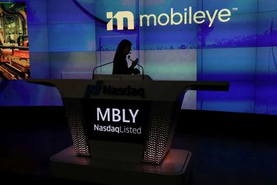 Self-driving tech supplier Mobileye plans US robotaxi service next year