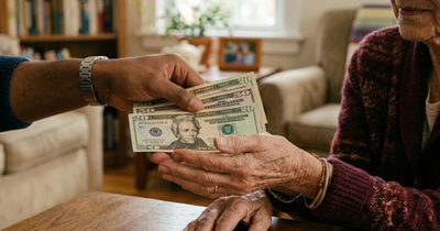 'My Parents Expect £500 a Month From My £32K Salary': Reddit Post Ignites Debate Over Parents Expecting Financial Support From Their Children