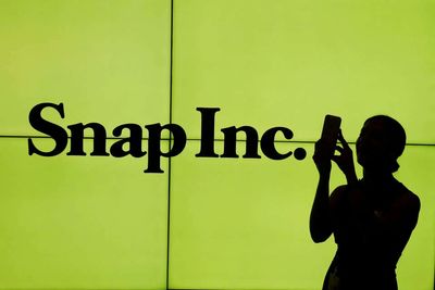 Snap bets on AR glasses in post-smartphone race