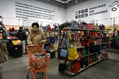 China Retail Sales in May Fall For the First Time in Three Years