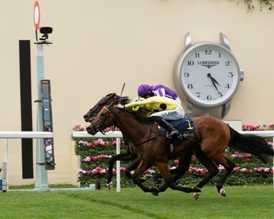 Bow Echo bravely holds off Gstaad to stay unbeaten in thriller at Royal Ascot