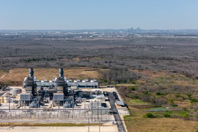 AI Boom Drives Fast-Tracked Approval of Natural Gas Powerplants With Little Oversight: Report