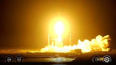 SpaceX launches 3 huge BlueBird direct-to-cell satellites from Florida (video)