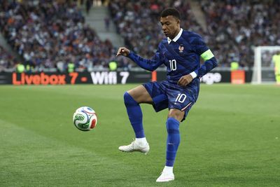 Who is the referee for France vs Senegal?
