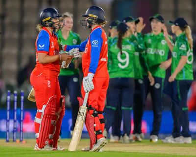 England survive wobble to see off Ireland but have Sciver-Brunt injury concern
