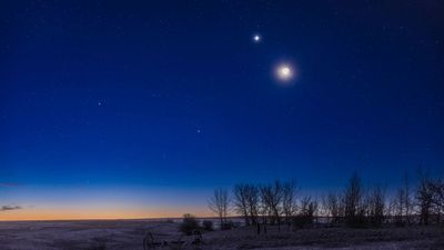 Don't miss the moon lead a dazzling mini 'planet parade' on June 17