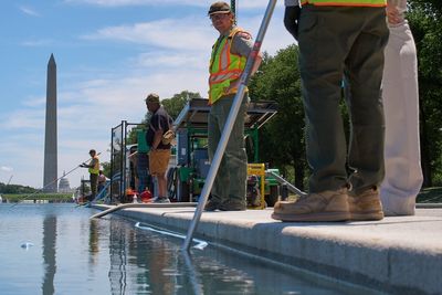 Trump administration uses hydrogen peroxide and tiny bubbles against algae in Reflecting Pool