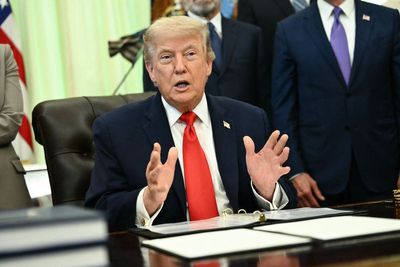 Trump looking to hedge his bets and endorse both Republicans in contested South Carolina race