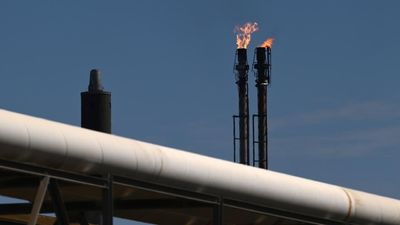 Shares reverse early losses as oil slide continues