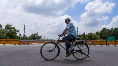 Delhi, Noida, Gurgaon weather today: Rain likely later in the day, temperatures to stay below normal