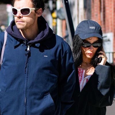 Matching Raffia Tote Bags Prove Zoë Kravitz and Harry Styles Are Locked in for Life
