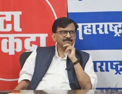 Shiv Sena (UBT) MPs Sanjay Raut, Anil Desai & Arvind Sawant meet Om Birla amid defection buzz, submit letter