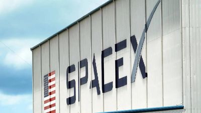 SpaceX heads toward fourth day of gains since record IPO
