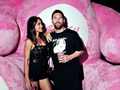 10 Photos of Lionel Messi's Wife: Antonela Roccuzzo Steals the Spotlight With Viral Pre-World Cup Bikini Post