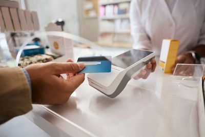 Revolving Credit Rose at a 10.4% Annual Rate in April: 6 Card Habits to Review Before Summer Spending