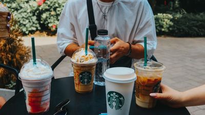 Starbucks Under Fire After a Customer’s Drink Test Reveals the Ugly Truth About Their Ice-To-Drink Ratio