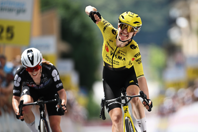 Tour de Suisse Women: Femke de Vries outsprints Lauren Dickson to claim first professional victory on hard-fought stage 1