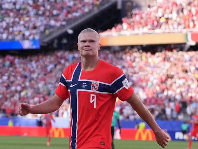 Haaland announces arrival with World Cup double as Norway crush Iraq
