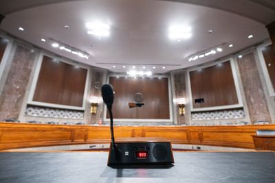 Capitol Lens | Cold mic