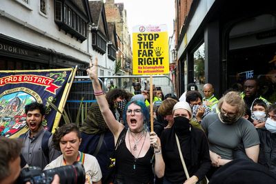 More than 100 protesters gather at Tommy Robinson and Laurence Fox Oxford Union event