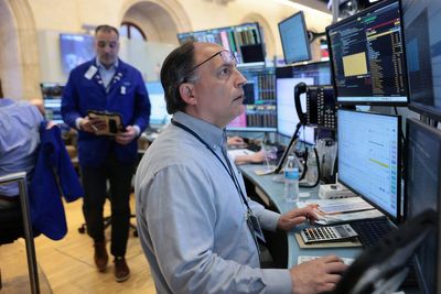 Dow reverses gains after new Fed chief’s first policy meeting