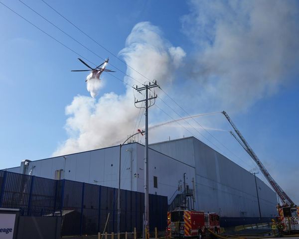Shelter-in-place ordered in LA as blaze engulfs roof of 500,000 sq-ft warehouse