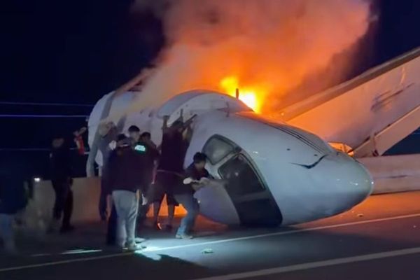 With a sledgehammer and a shovel, volunteers raced to save passengers in Texas plane crash
