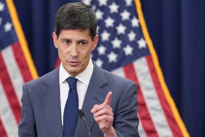 New Fed chief declines to make rate prediction