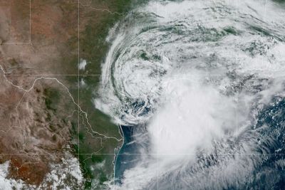 Tropical Storm Arthur hits Texas coast with flooding; weakens into low-pressure system as tornadoes threaten Midwest