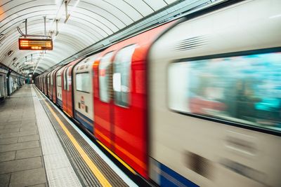 Transport union calls for more women to apply for Tube driver jobs