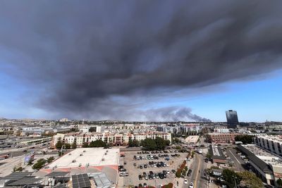 Massive warehouse inferno sends toxic smoke over Los Angeles