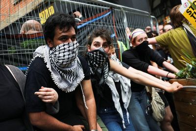 Protesters clash outside Oxford Union ahead of Tommy Robinson debate