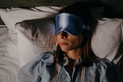 Silk Pillowcase Benefits: The Beauty Sleep Secret for Better Skin, Hair, and Skincare Habits