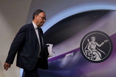 Bank of England votes 7-2 to hold rates at 3.75%