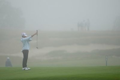 US Open off to a slow and foggy start at Shinnecock Hills