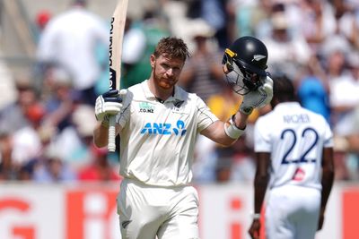 England keep New Zealand under 400 after finally ending Glenn Phillips knock